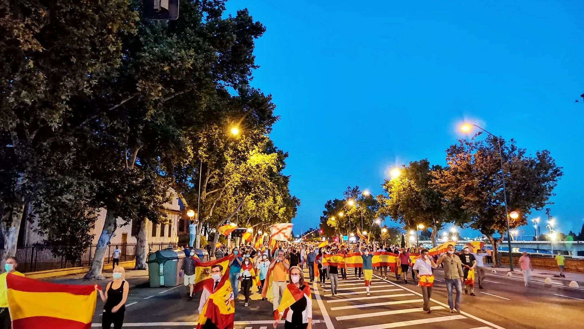 Cientos De Manifestantes Marchan En Sevilla Contra La Gestión Del ...