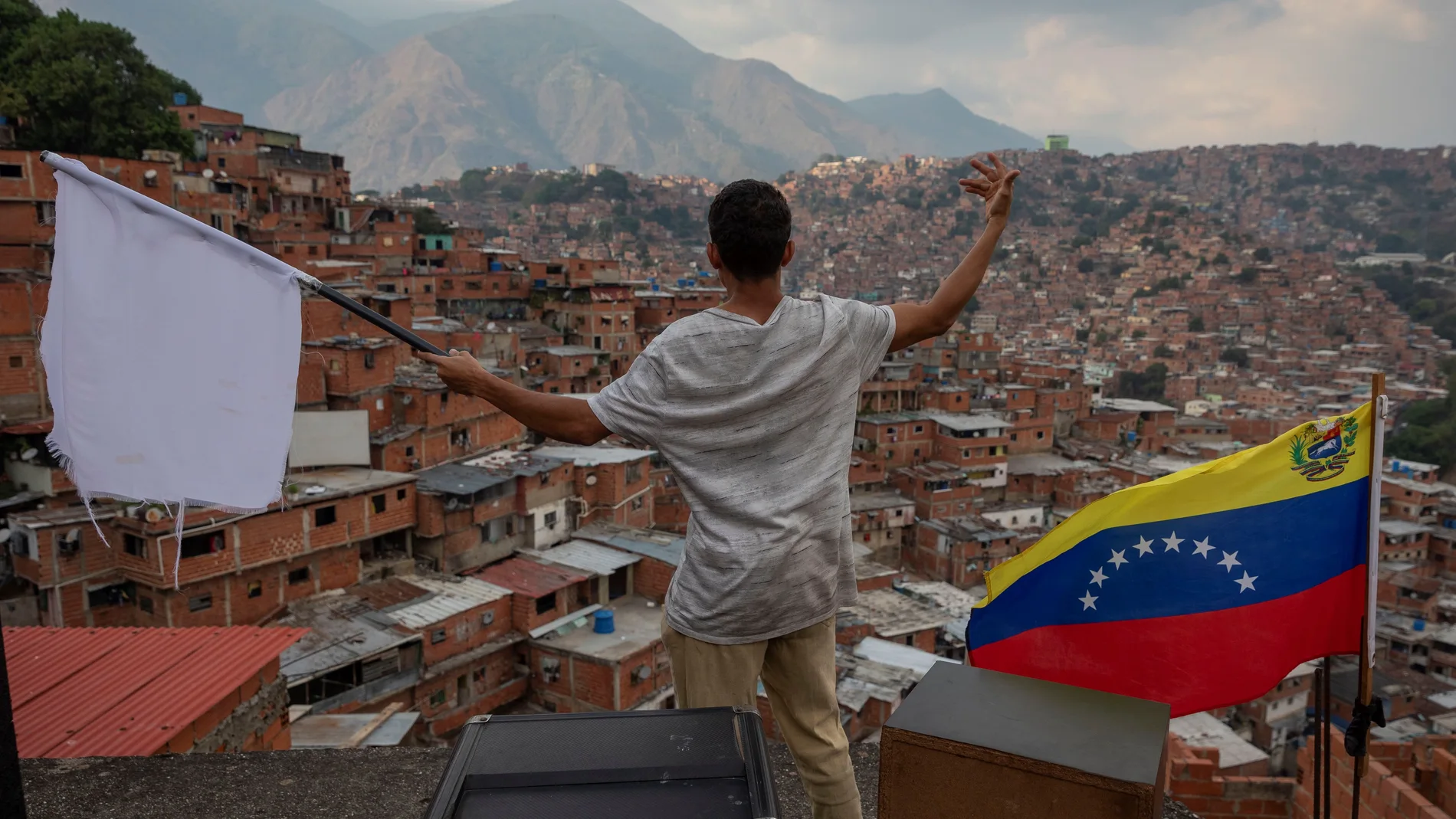 Cine y plegarias para acallar las balas en Venezuela