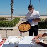 Los restaurantes de la playa de la Malvarrosa de Valencia ya han abierto sus terrazas