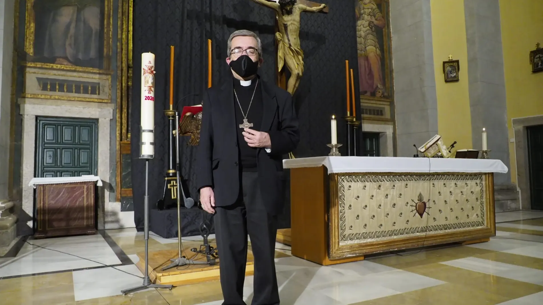 El obispo auxiliar de Valladolid, Luis Argüello, durante su alocución dirigida a los feligreses vallisoletanos