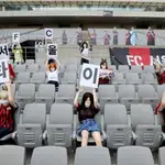 Mannequins are placed in spectator seats to cheer South Korea&#39;s football club FC Seoul team during a match against Gwangju FC, which is held without fans due to the coronavirus disease (COVID-19) outbreak, in Seoul, South Korea, May 17, 2020. Picture taken May 17, 2020. Yonhap/via REUTERS ATTENTION EDITORS - THIS IMAGE HAS BEEN SUPPLIED BY A THIRD PARTY. NO RESALES. NO ARCHIVE. SOUTH KOREA OUT. NO COMMERCIAL OR EDITORIAL SALES IN SOUTH KOREA.