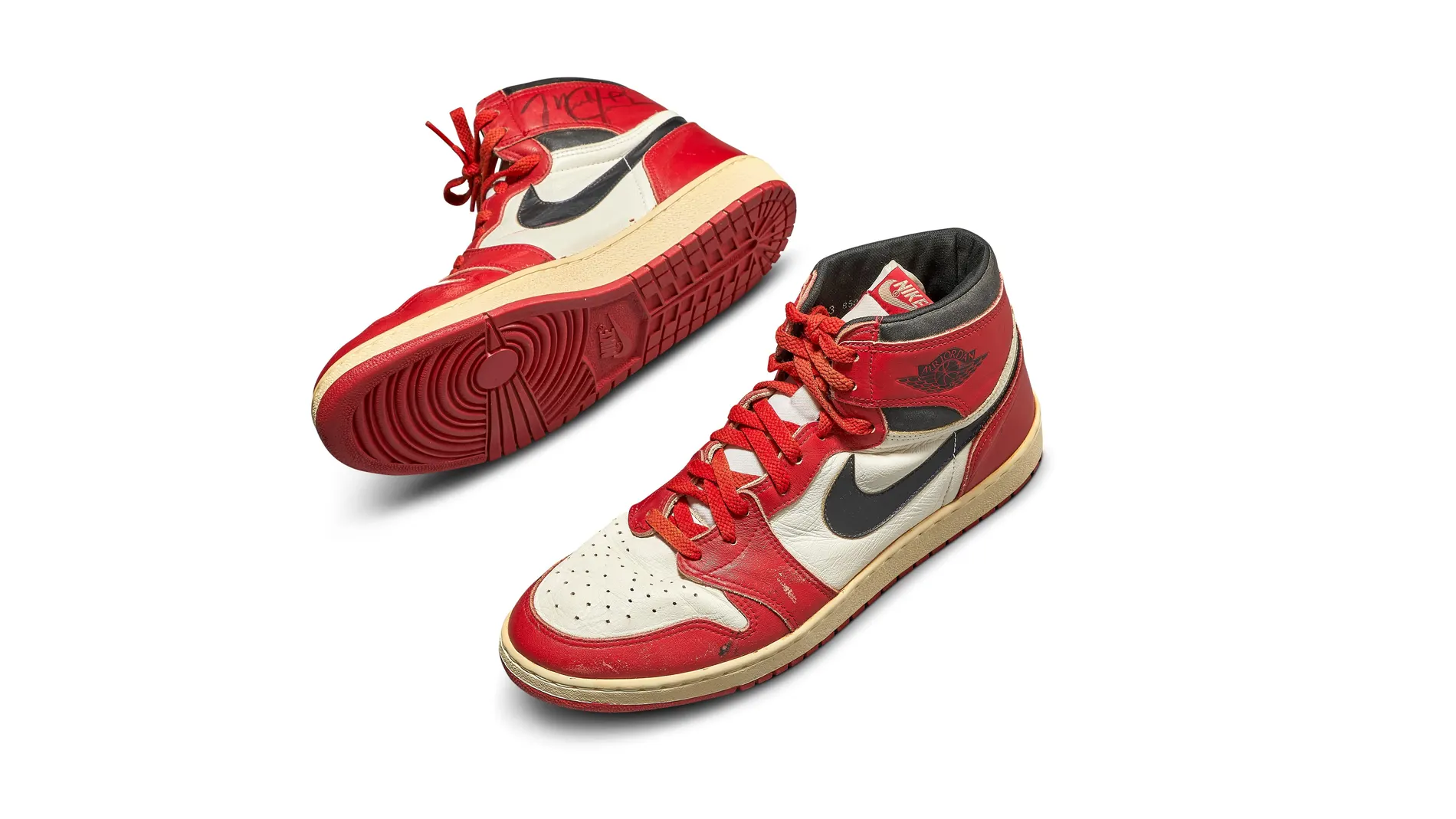 Unas Nike Air de Michael Jordan, vendidas por 560.000 dólares, rompen récords