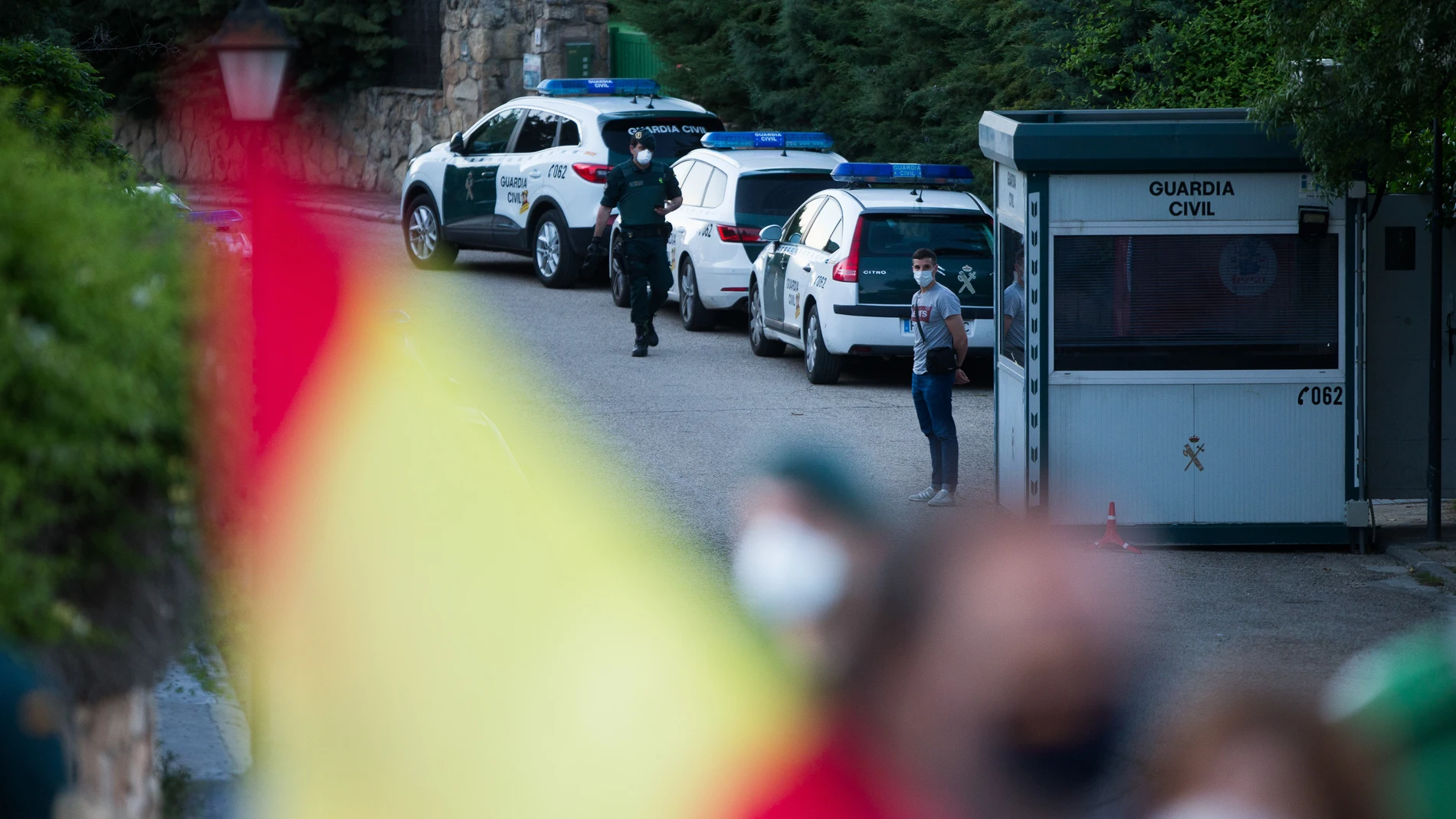 LA GUARDIA CIVIL ACORDONA UN PERÍMETRO ALREDEDOR DE LA CASA DE PABLO IGLESIAS POR LAS PROTESTAS