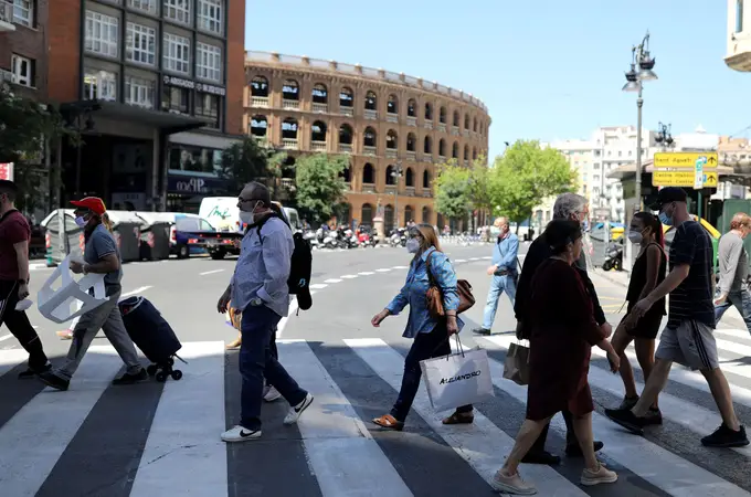 Valencia en abril: 19 coches matriculados y 160 billetes de autobús 