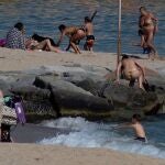 Barcelona, y sus alrededores, tuvieron problemas para contener las ansias de los bañistas