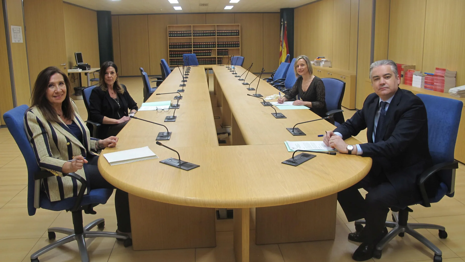 Auxiliadora Borja, Ángela Coquillat, Esther Rojo y José Ortiz firman el protocolo para procurar alcanzar conformidades en el ámbito penal que eviten la celebración de juicios
