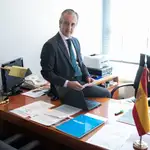 El diputado de Vox por Valladolid, Pablo Sáez, en su despacho
