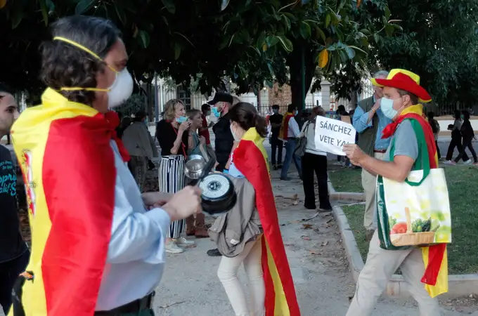 Las caceroladas contra el Gobierno ya se escuchan en toda España