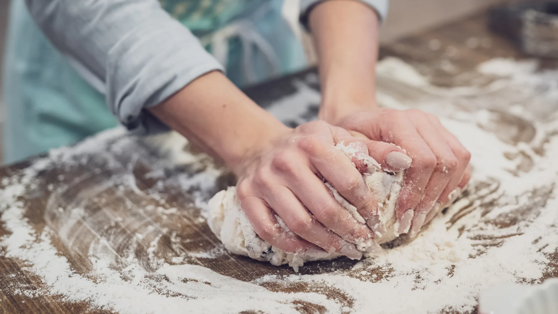 Esta hogaza de pan incluye productos malagueños y de otros puntos de Andalucía