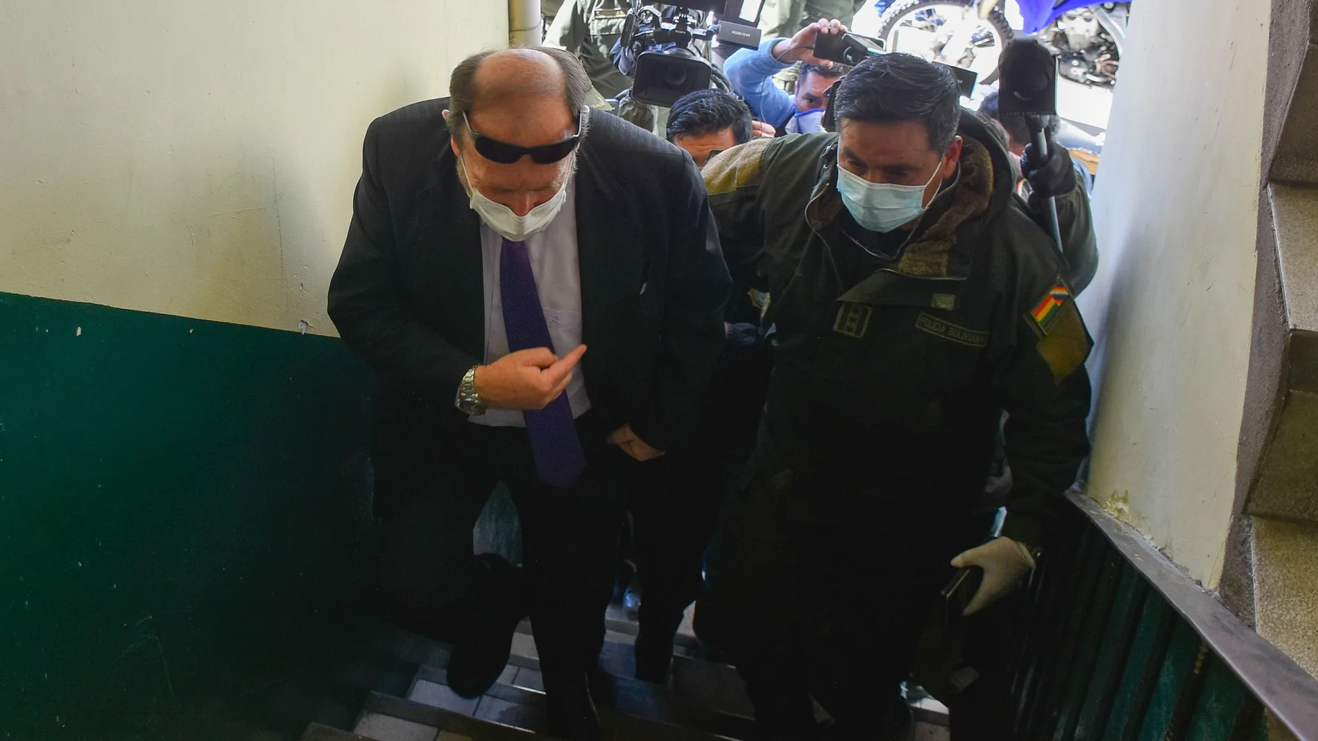 Ministro boliviano arrestado y cesado por caso de corrupción con respiradores