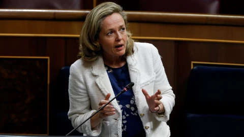 La vicepresidenta de Asuntos Económicos, Nadia Calviño, interviene durante el debate este miércoles en el Congreso de la quinta prórroga del estado de alarma