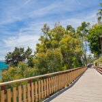 Las playas de Estepona, en armonía con la naturaleza, enamoran al turista