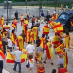 Varias decenas de personas celebran una nueva protesta contra el Gobierno en la Plaza de España de Sevilla a 20 de mayo de 2020