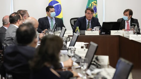 HANDOUT - 21 May 2020, Brazil, Brasilia: Brazilian President Jair Bolsonaro (C) speaks during a videoconference meeting with State Governors. Photo: Marcos Correa/Palacio Planalto/dpa - ATTENTION: editorial use only and only if the credit mentioned above is referenced in full21/05/2020 ONLY FOR USE IN SPAIN