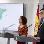 La ministra de Hacienda y portavoz del Gobierno, María Jesús Montero y el ministro de Sanidad, Salvador Illa,