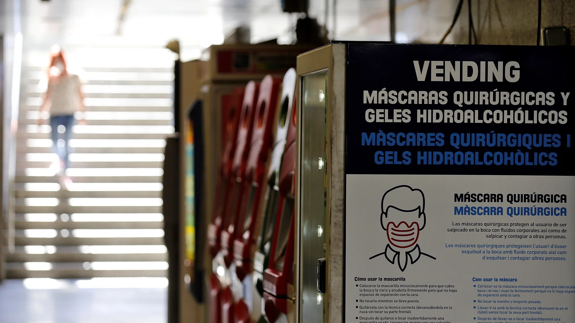 Estaciones de Metrovalencia y TRAM venden mascarillas y gel en sus máquinas de 'vending'