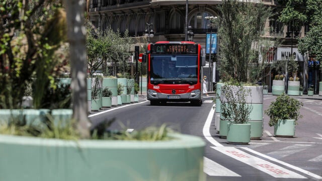 Los hechos ocurrieron en una parada de la EMT en la plaza del Ayuntamiento