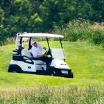 Trump vuelve a jugar al golf. El presidente ha pasado su primer fin de semana practicando su deporte favorito desde que estalló la pandemia