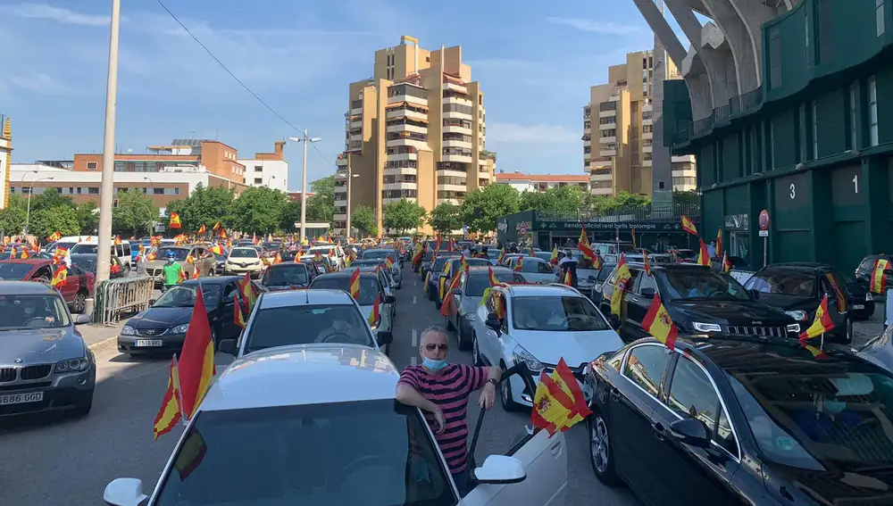 Inmediaciones del estadio Benito Villamarín, de donde ha partido la caravana en Sevilla