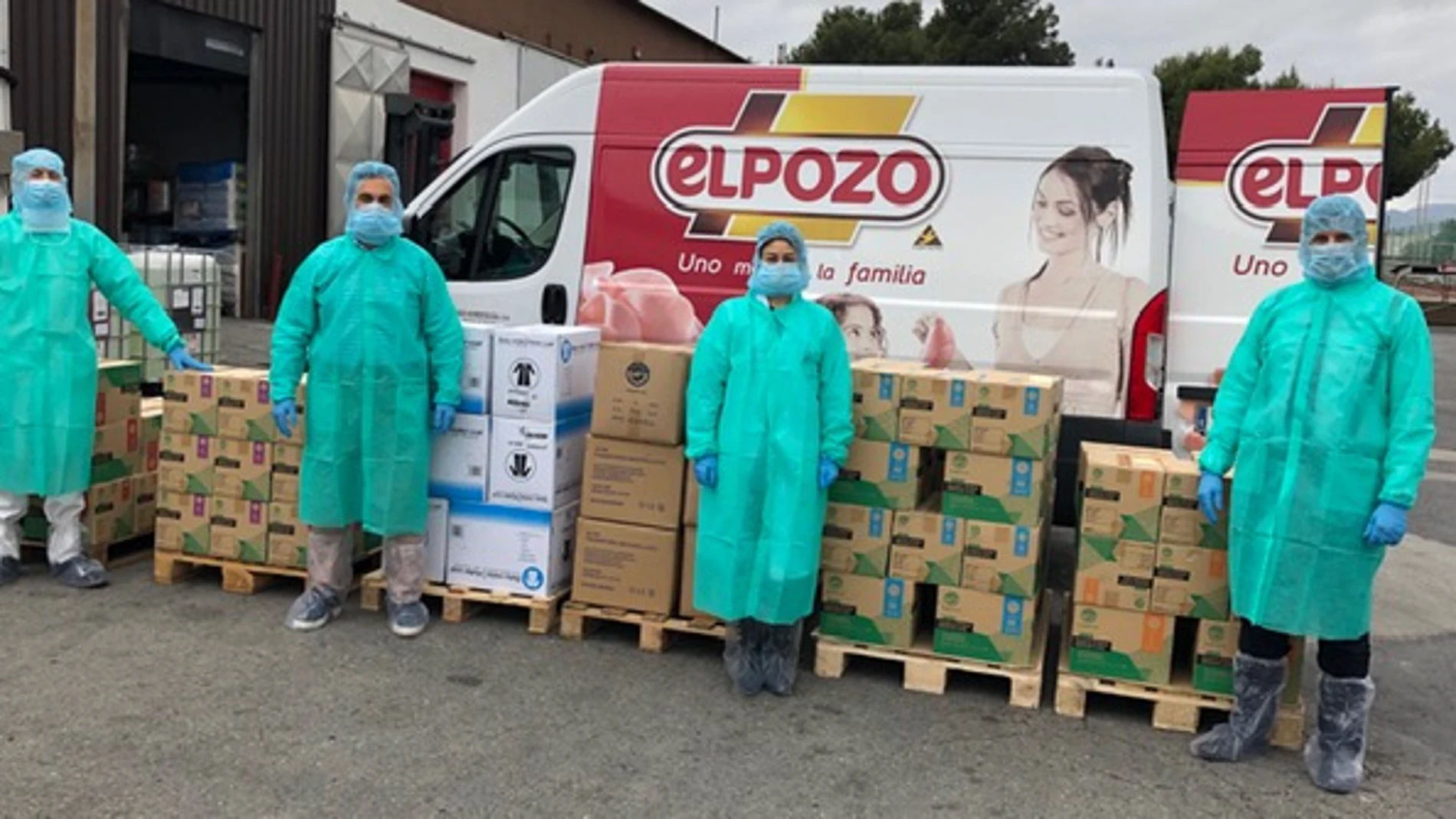 Foto cedida por la fabrica de alimentación el pozo con motivo de la donación de un camión de productos cárnicos donado por el coronavirus .
