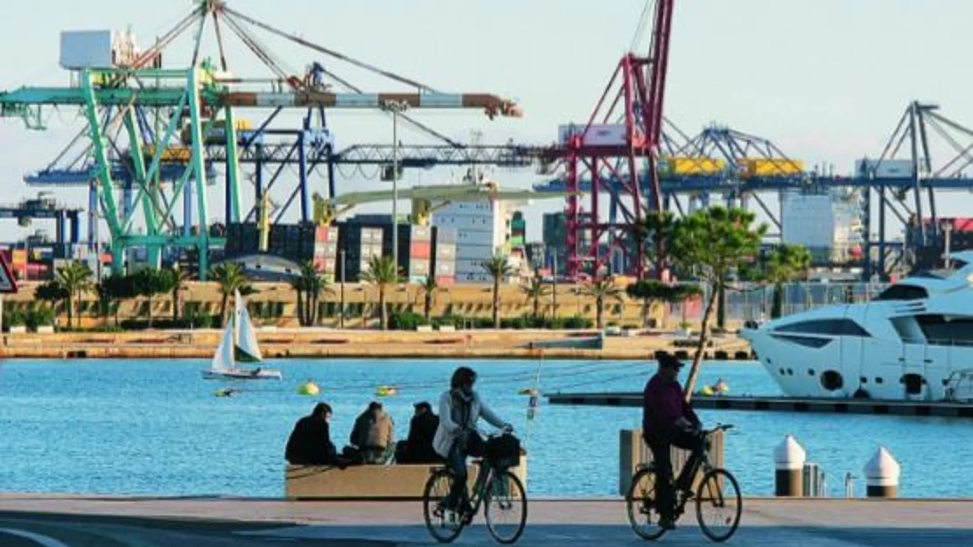 Valenciaport es la puerta de entrada y de salida de casi el 40% de todo lo que España exporta o importa por mar