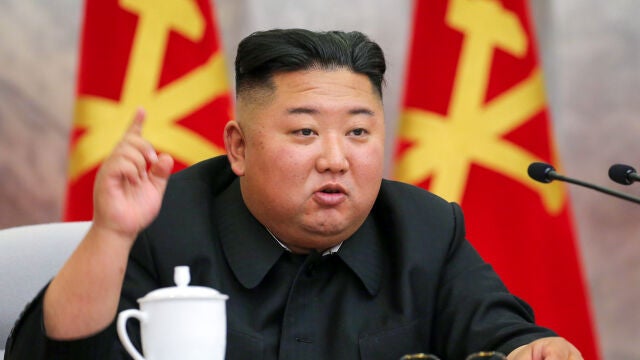 El líder norcoreano, Kim Jong Un, asiste a una reunión del Comité Militar