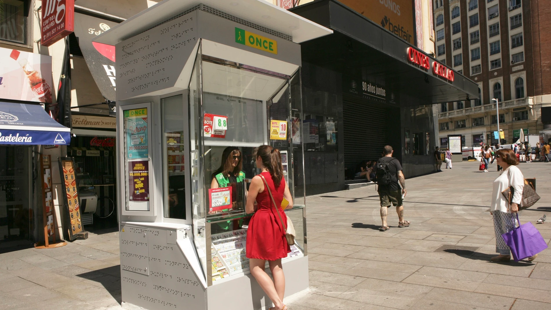 Almería.- Un vecino de Almería gana medio millón de euros con el 'Rasca del Monopoly' de la ONCE