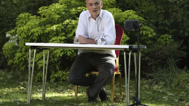 En un hecho insólito, Dominic Cummings se dirigió a la Prensa el lunes desde el jardín de Downing Street