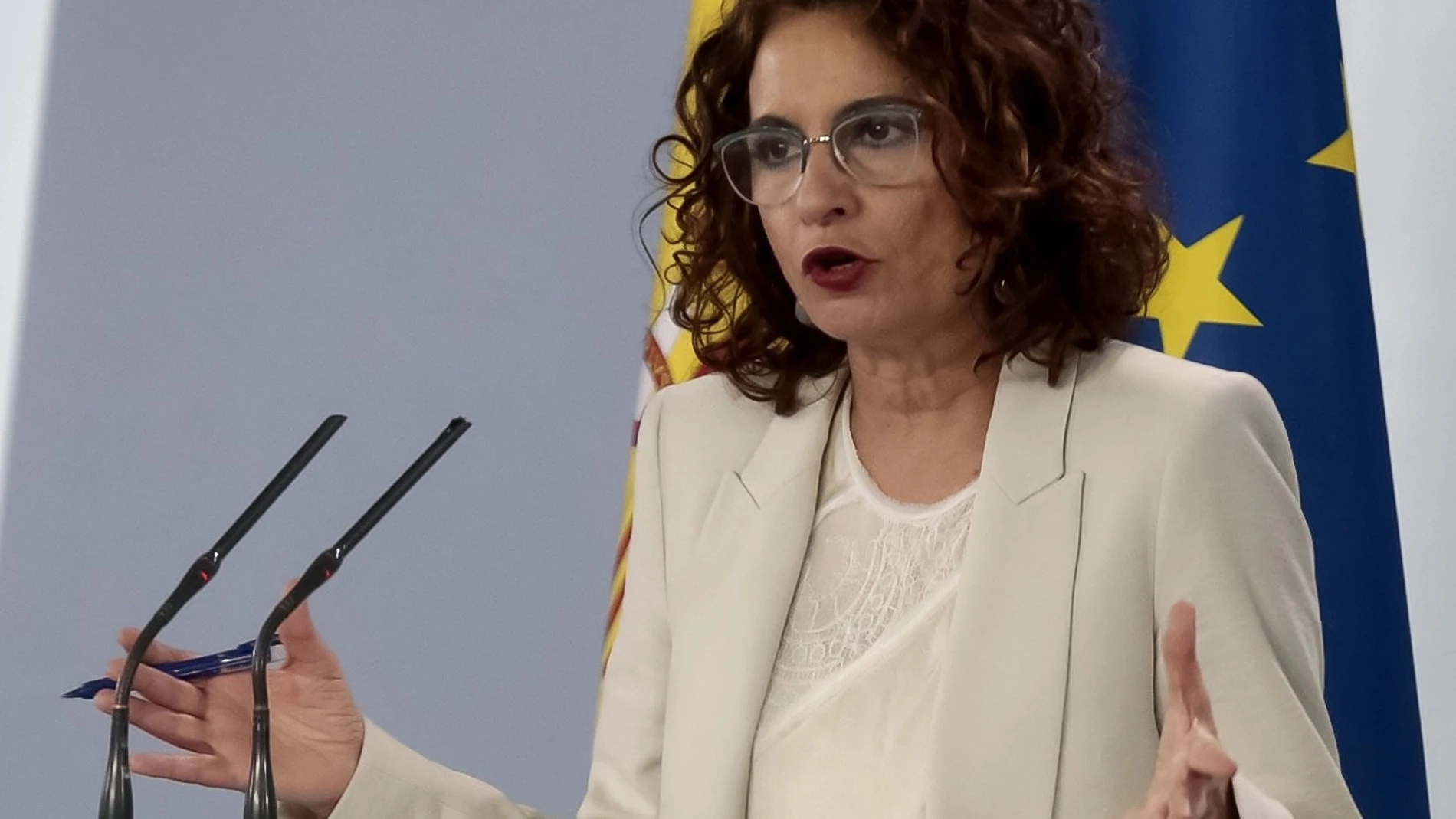 La ministra de Hacienda y portavoz del Gobierno, María Jesús Montero, durante la rueda de prensa ofrecida este domingo en el Palacio de la Moncloa en Madrid.