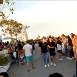 Imagen del vídeo en el que se muestra las aglomeraciones en La Marina