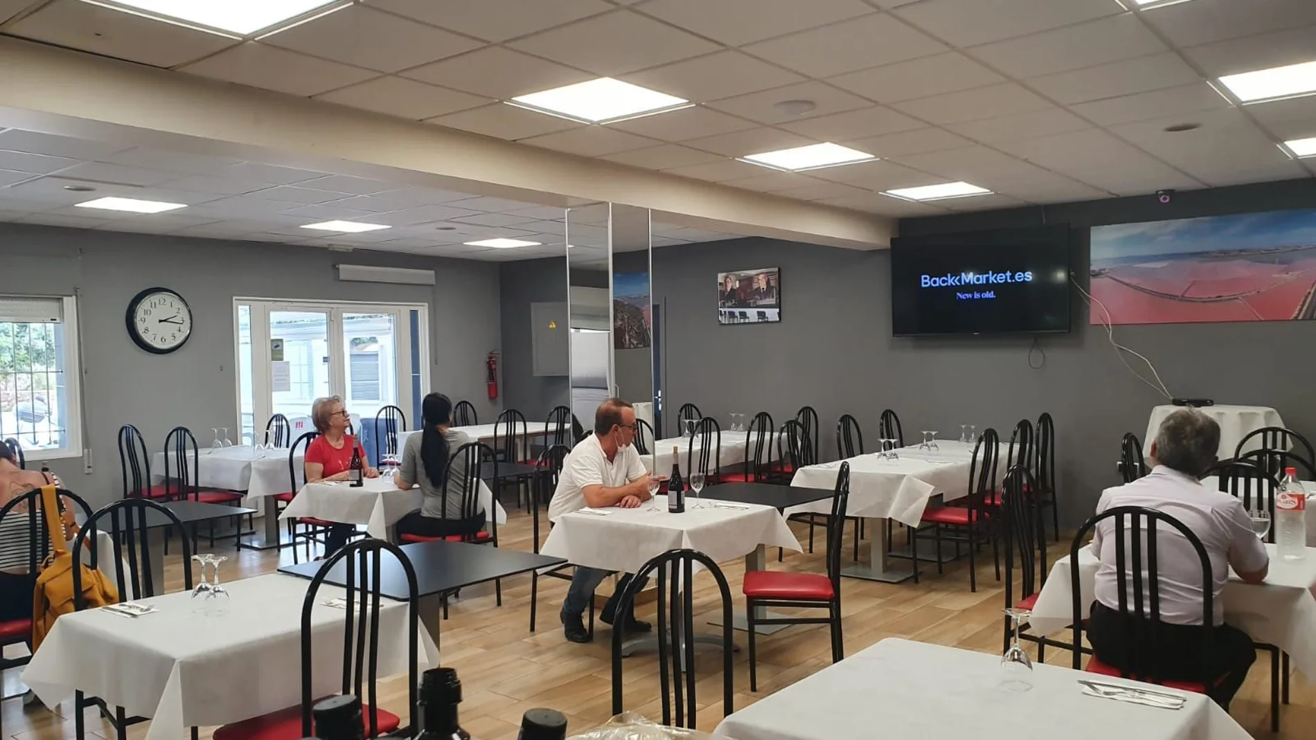 El restaurante Lucrecia, en San Pedro del Pinatar, cumple con las medidas de seguridad previstas para la fase 2 de la desescalada en la Región de Murcia