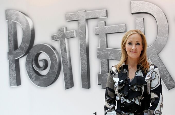 JK Rowling ha sembrado la discordia en las redes sociales con sus comentarios