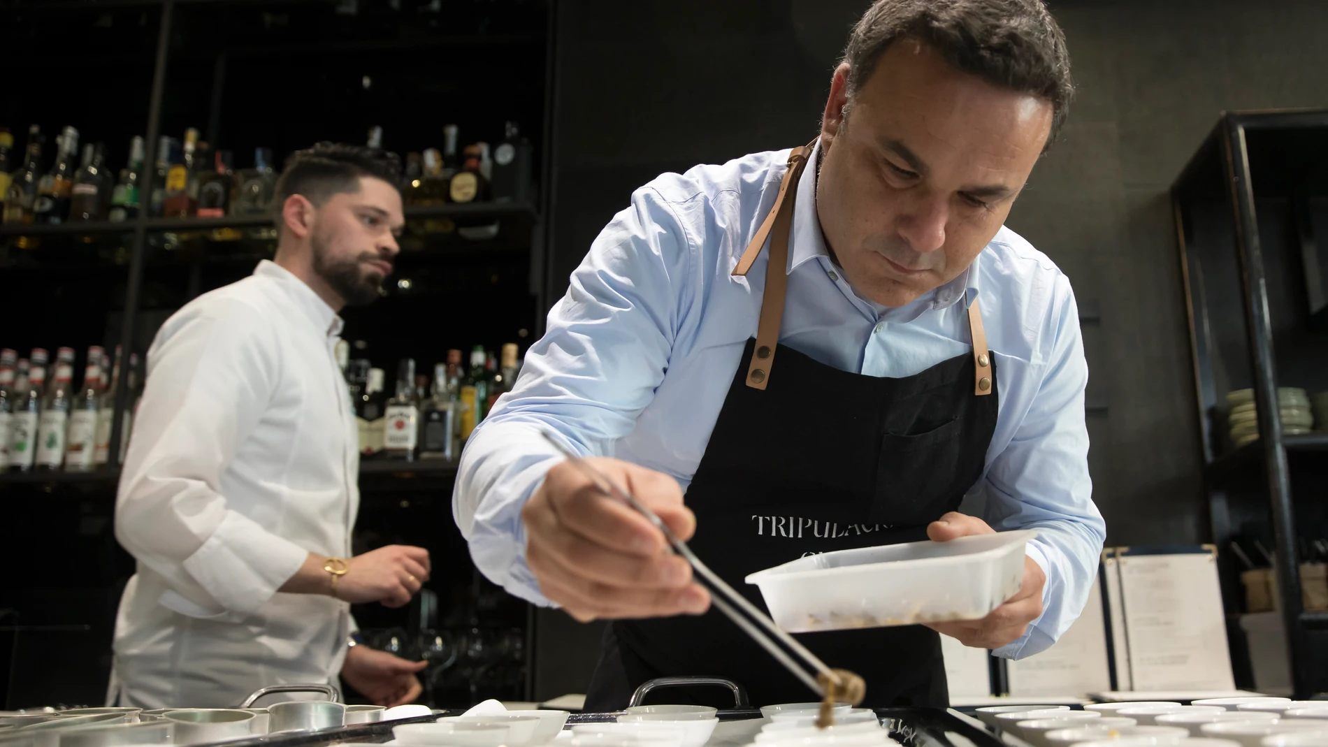 Ángel León, cocinero, presenta los platos de la nueva temporada del Glass Bar.