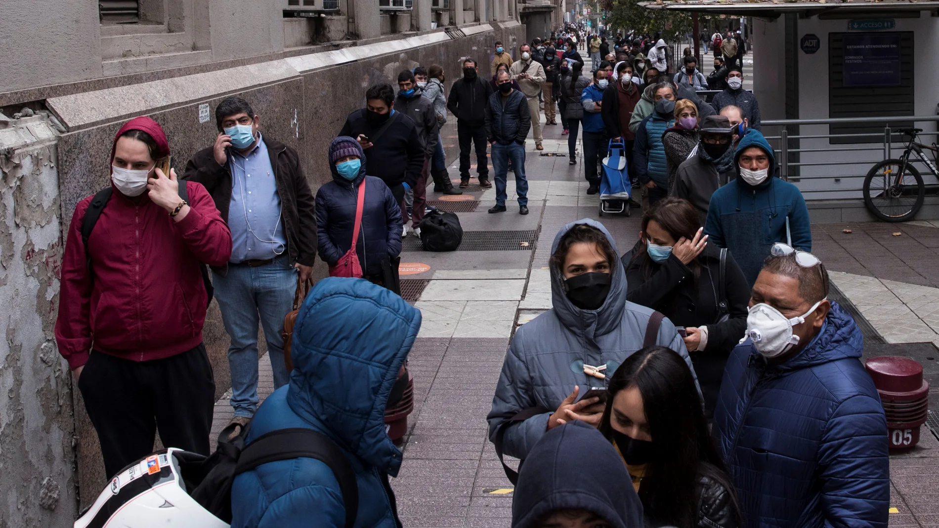 Chile supera los 82.000 casos y extiende la megacuarentena en Santiago
