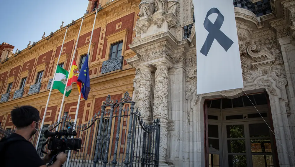 Las banderas de Andalucía, España y Europa del Palacio de San Telmo