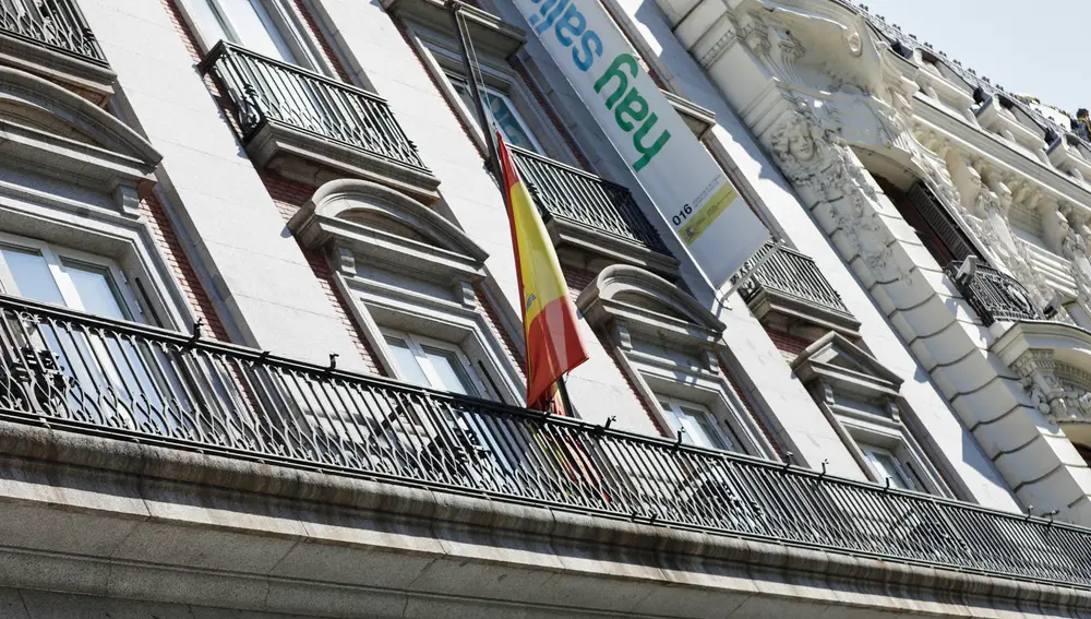 Bandera de España a media asta en el Ministerio de Igualdad