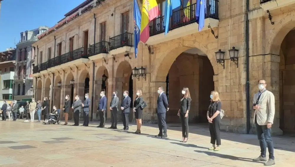 Minuto de silencio del Ayuntamiento de Oviedo