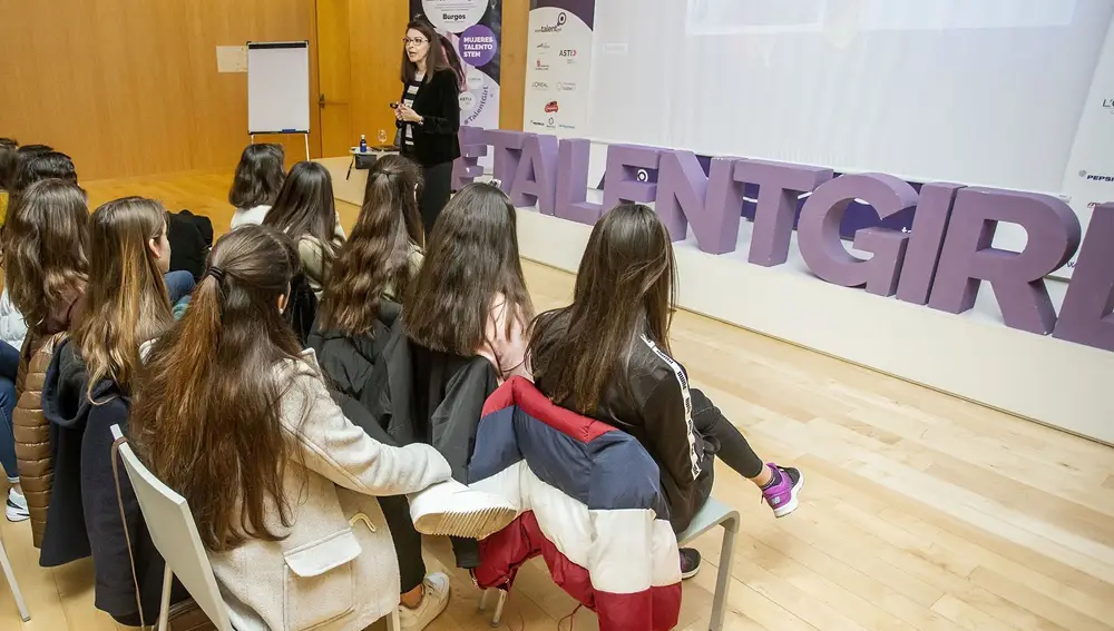 Masterclass del proyecto STEM Talent Girl antes de la pandemia