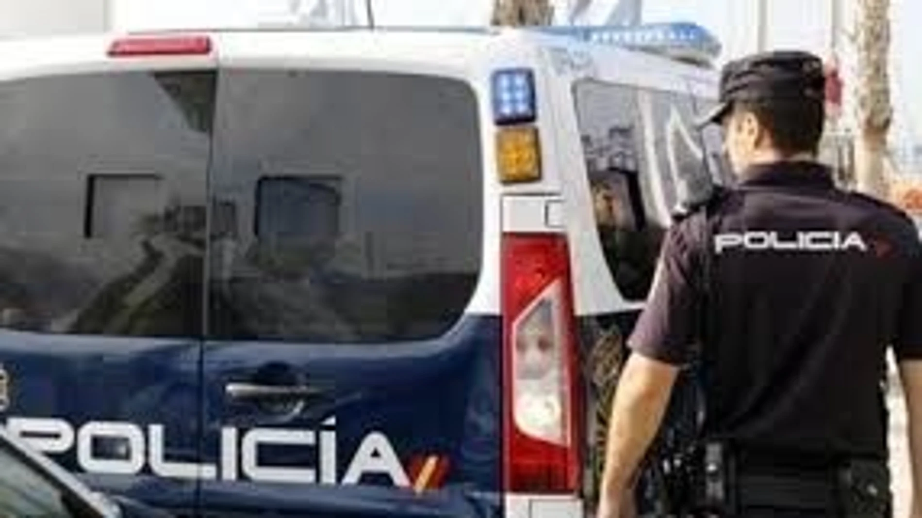 Sucesos.- Dos detenidos por sustraer zapatos y pendientes de una furgoneta en el paseo de Zorrilla de Valladolid