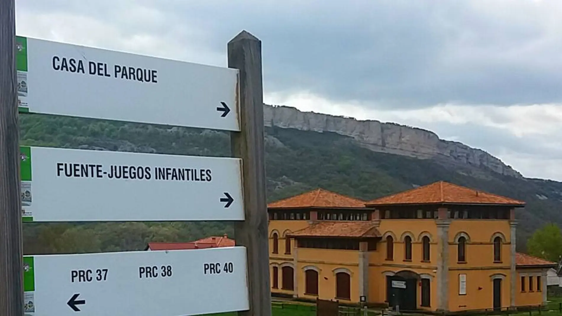 Casa del Parque del Ojo Guareña, en la localidad bugalesa de Quintanilla del Rebollar (Merindad de Sotoscueva)