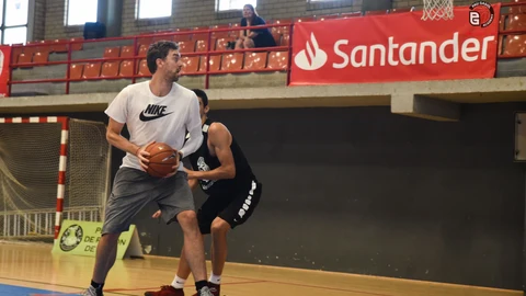 El jugador español Pau Gasol en una edición de su "Pau Gasol Academy by Santander", que en 2020 será virtual y gratuita