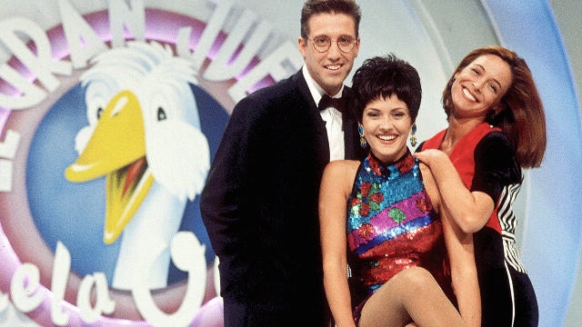 En 1993, se estrenaron dos de los programas más señeros de la cadena: "El juego de la oca" y "Lo que necesitas es amor"
