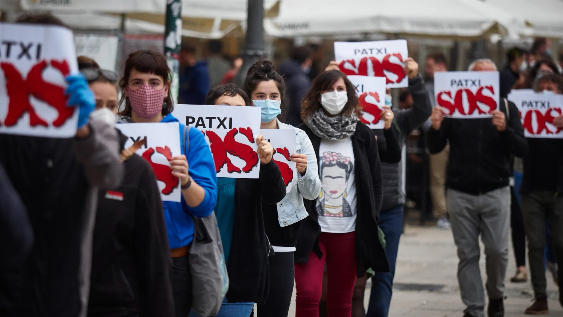 Jóvenes durante una concentración a favor del terrorista Patxi Ruiz que tuvo lugar en Pamplona el pasado 25 de mayoEduardo Sanz / Europa Press23/05/2020