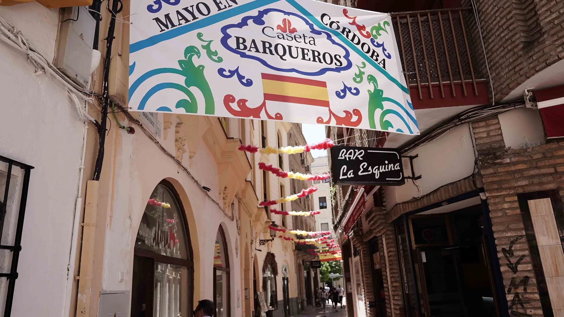 La Feria de Mayo suspendida adorna las calles de Córdoba