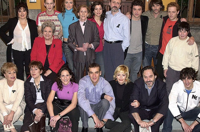 Durante cinco temporadas, entre 2003 y 2006, «Aquí no hay quien viva» narró la existencia cotidiana de una comunidad y pulverizó las audiencias con picos del 43 por ciento de «share»
