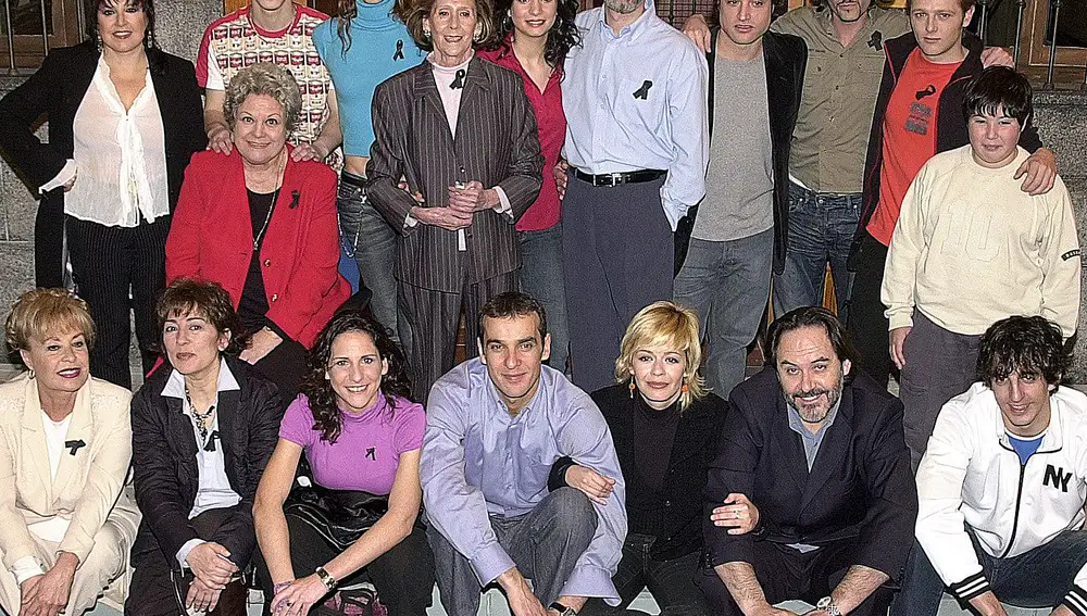 Durante cinco temporadas, entre 2003 y 2006, «Aquí no hay quien viva» narró la existencia cotidiana de una comunidad y pulverizó las audiencias con picos del 43 por ciento de «share»