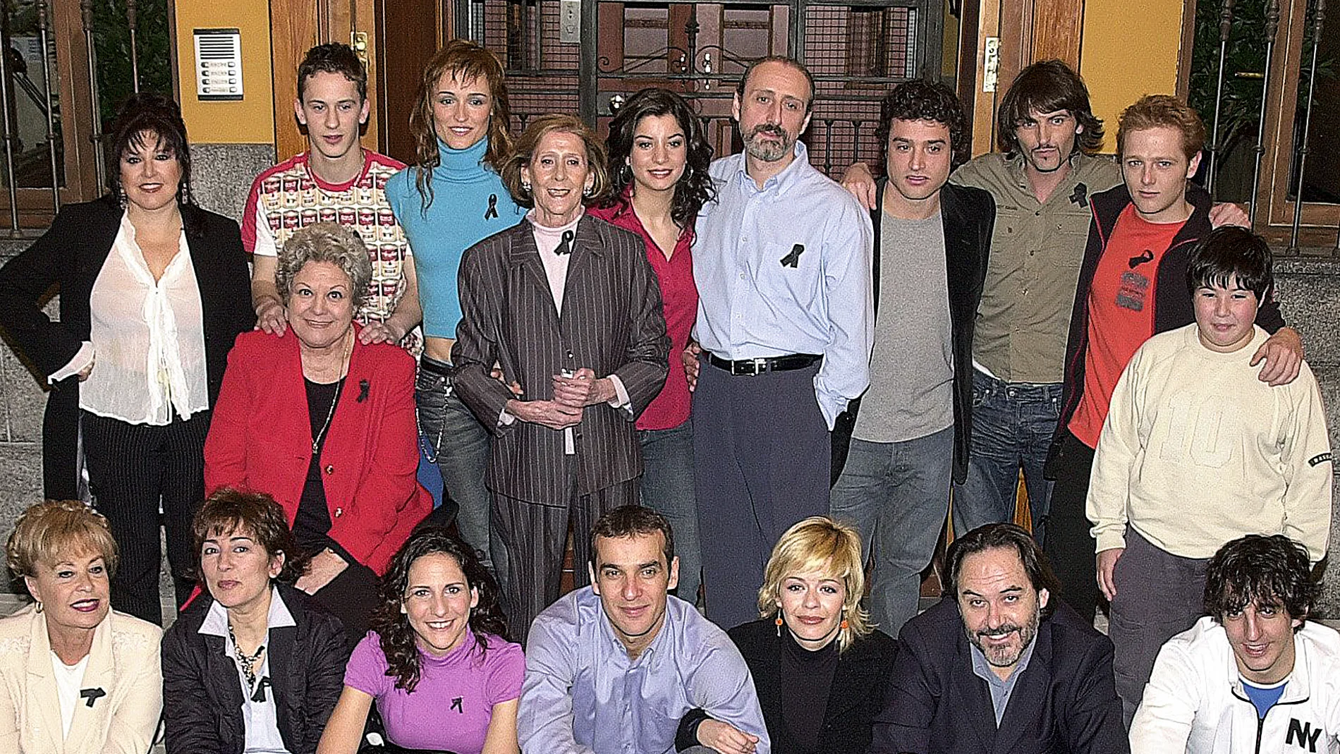Durante cinco temporadas, entre 2003 y 2006, «Aquí no hay quien viva» narró la existencia cotidiana de una comunidad y pulverizó las audiencias con picos del 43 por ciento de «share»