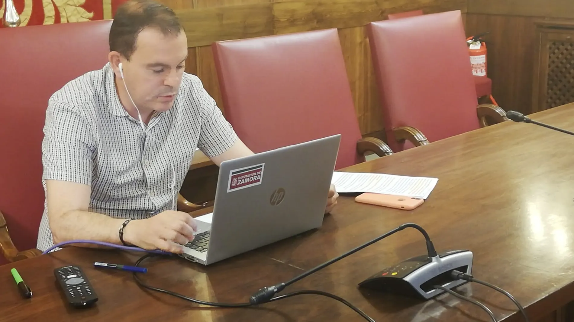 El presidente de la Diputación de Zamora, Francisco José Requejo, durante la rueda de prensa telemática