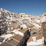 Setenil de las Bodegas. Un pueblo metido en las montañas en Cádiz