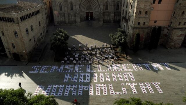 El acto de Òmnium en la plaza de la Catedral de Barcelona.